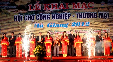 Provincias montañosas de Vietnam promueven comercio y turismo